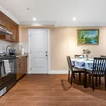 Tranquil Unit In Vancouver\'S Vibrant Neighborhood