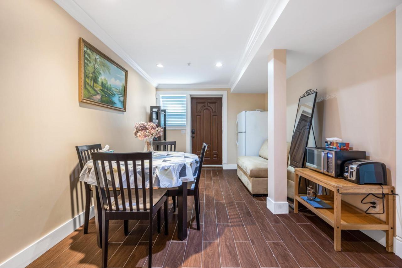 Tranquil Unit In Vancouver's Vibrant Neighborhood