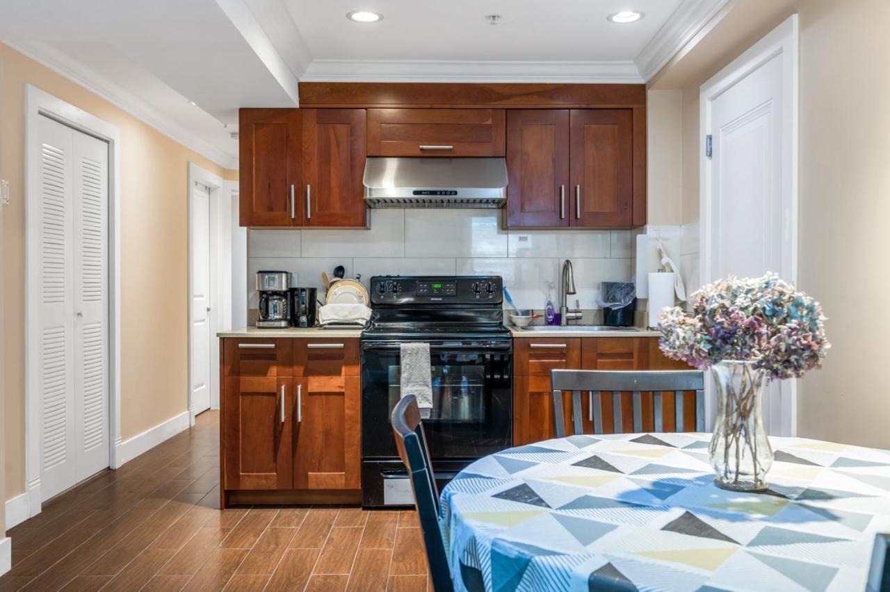 Tranquil Unit In Vancouver's Vibrant Neighborhood Holiday home Vancouver